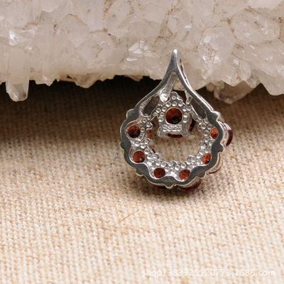 東?？h盛飾珠寶 寶石級純天然石榴石包銀邊掛墜的魅力與價值